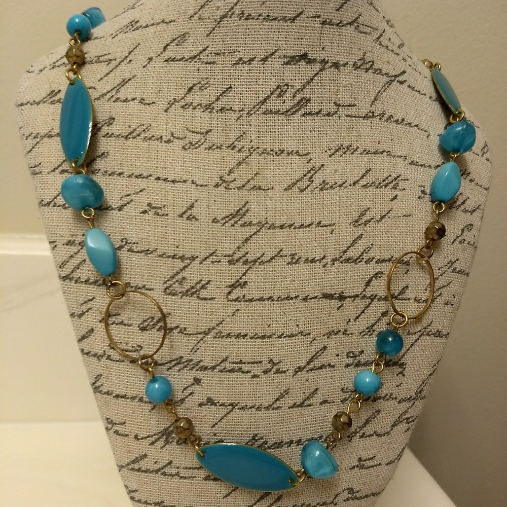 Teal and gold tone necklace